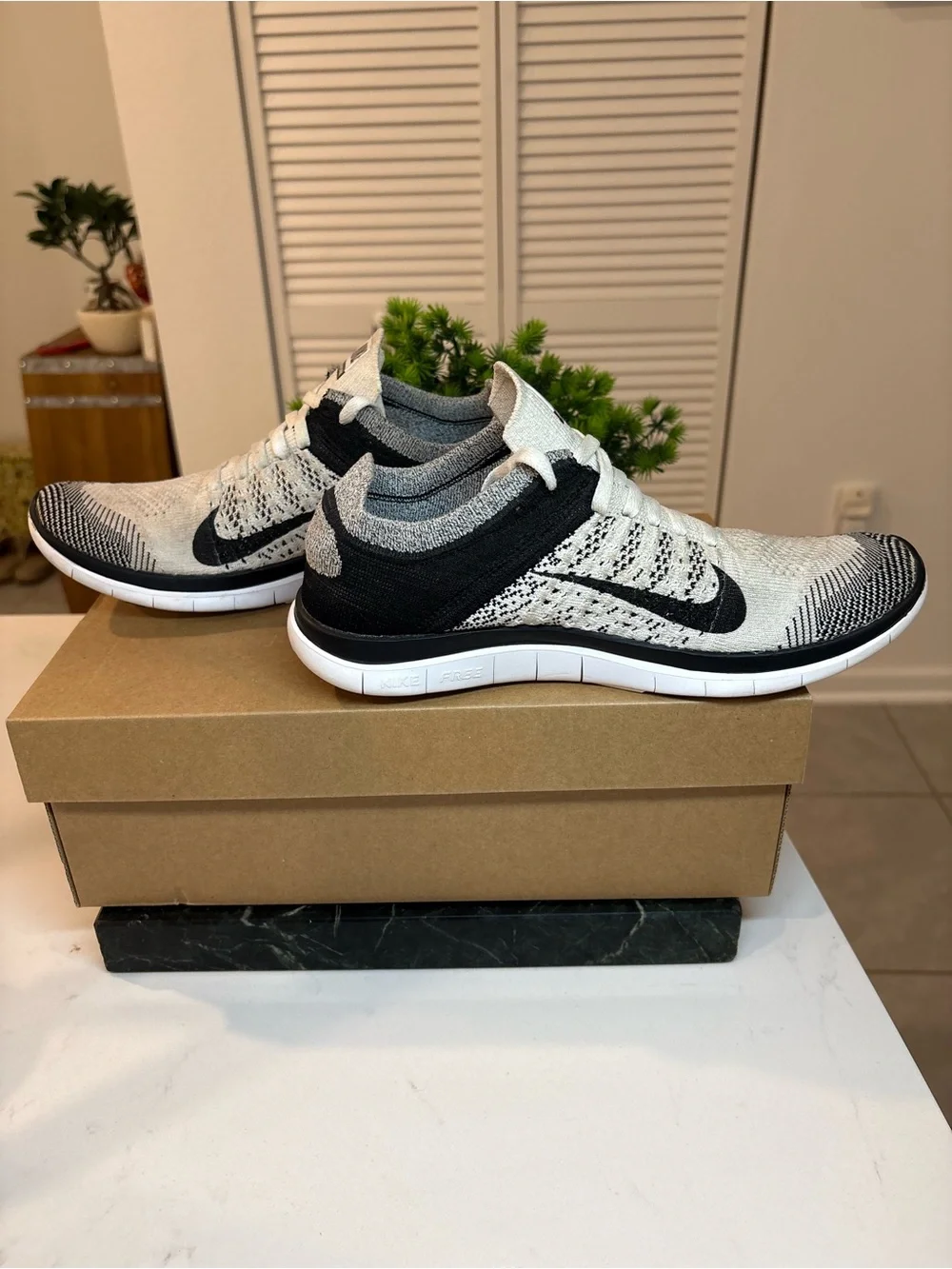 Nike Free 4.0 Flyknit Cookies and Cream Women’s size 8.5 running shoes